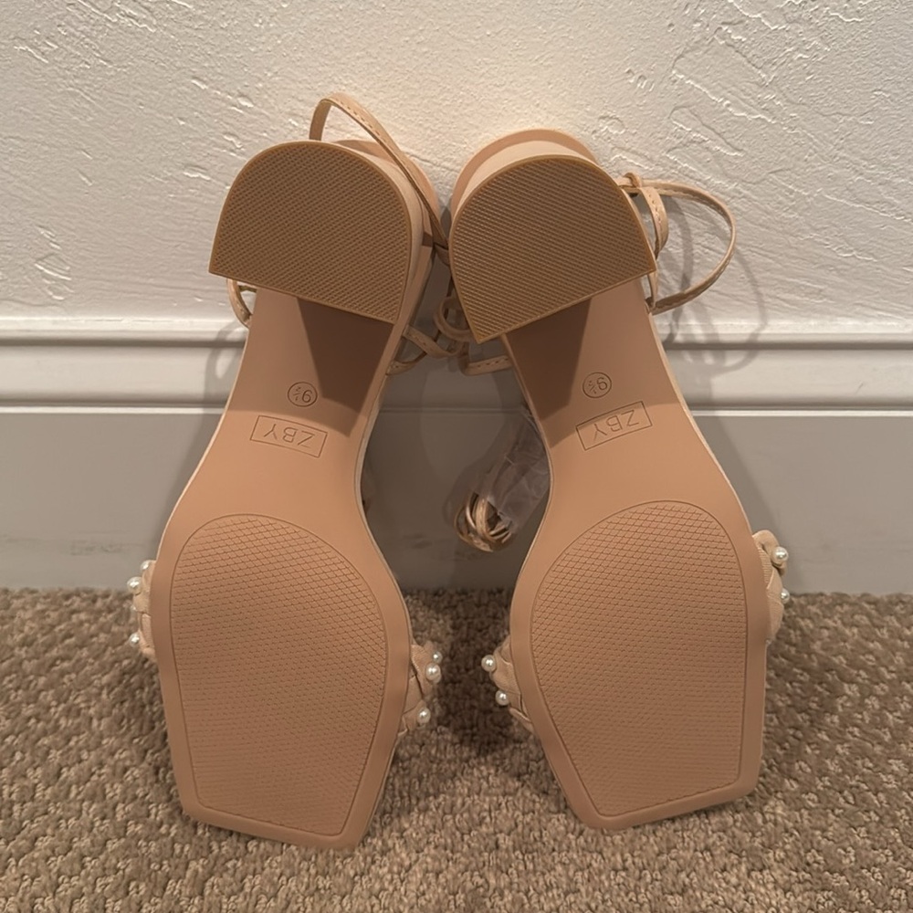 NIB Coutgo Womens Pearl Strappy Braided Lace Up Heeled Sandals - Size: 9.5 - Picture 7 of 7